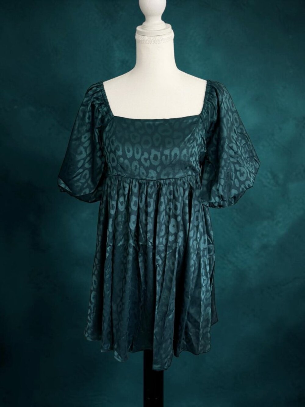 SHOP NEIGHBOR Green Animal Print Day Dress Size Small NEW NWT